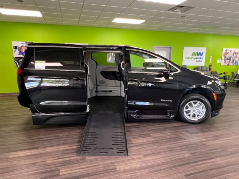 2023 Chrysler Pacifica