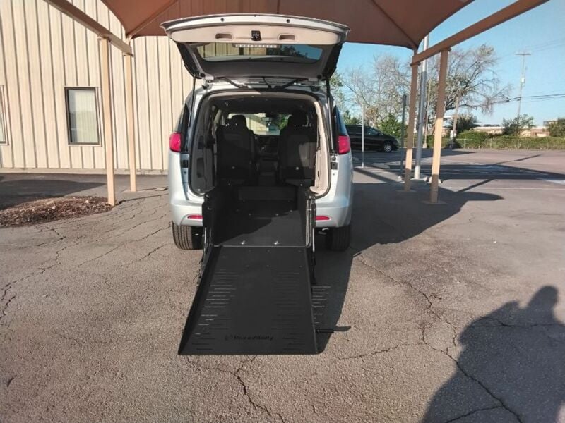 2024 Chrysler Voyager