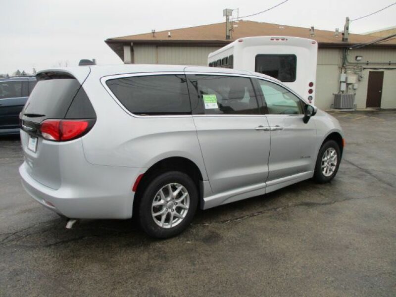 2022 Chrysler Voyager