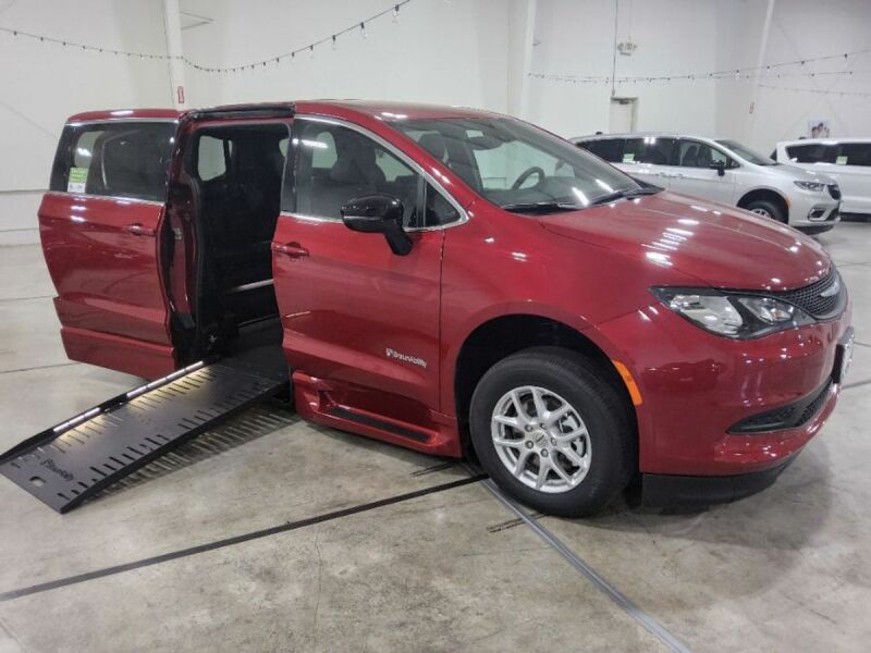 2025 Chrysler Voyager