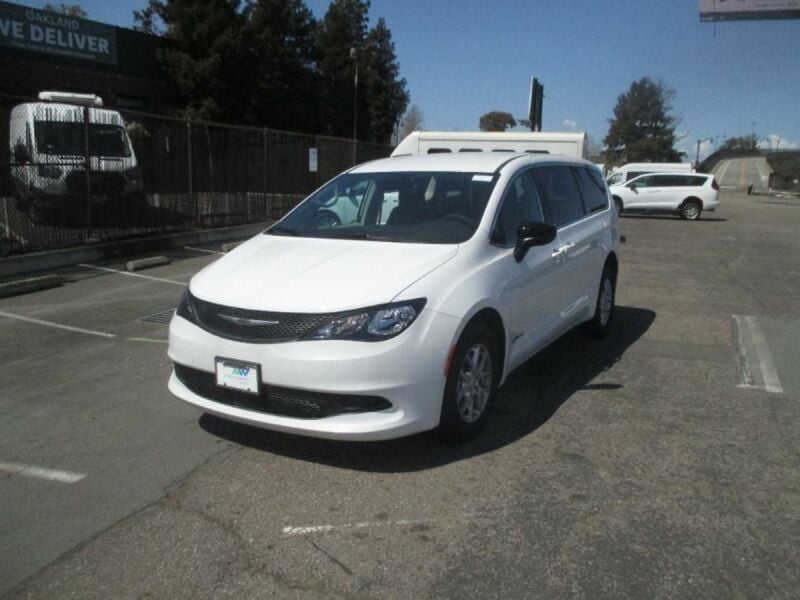 2024 Chrysler Voyager