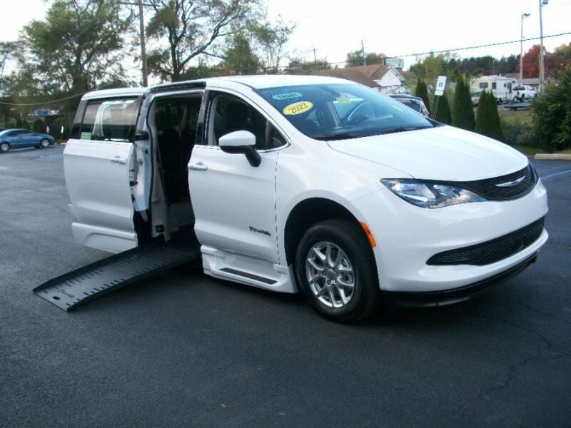 2022 Chrysler Voyager