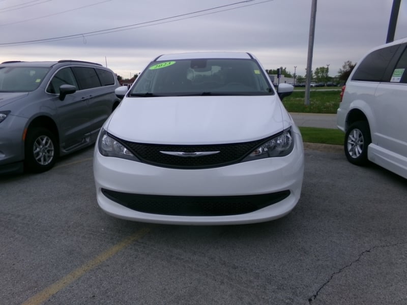 2023 Chrysler Voyager