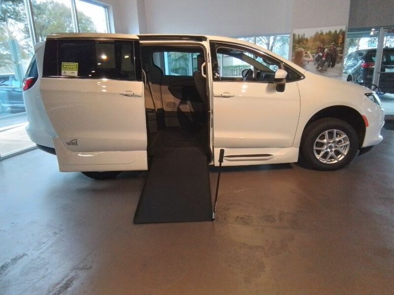 2022 Chrysler Voyager