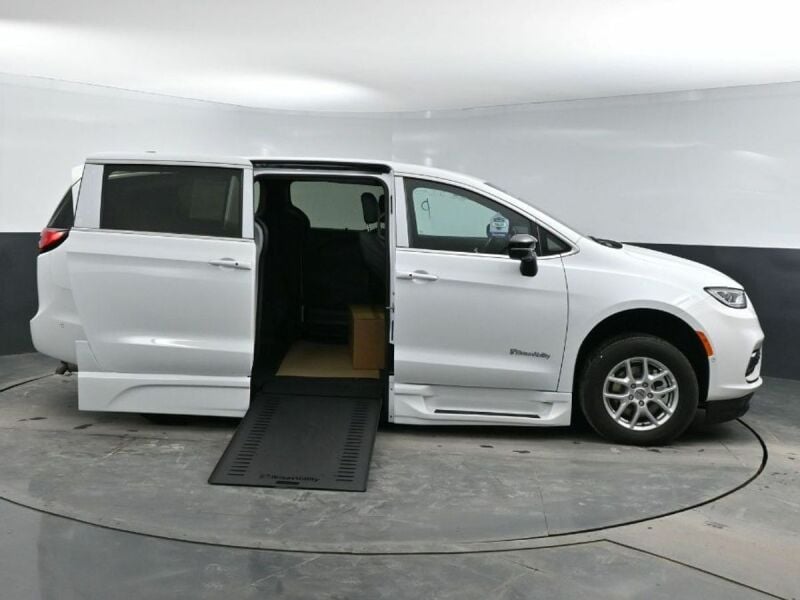 2025 Chrysler Pacifica