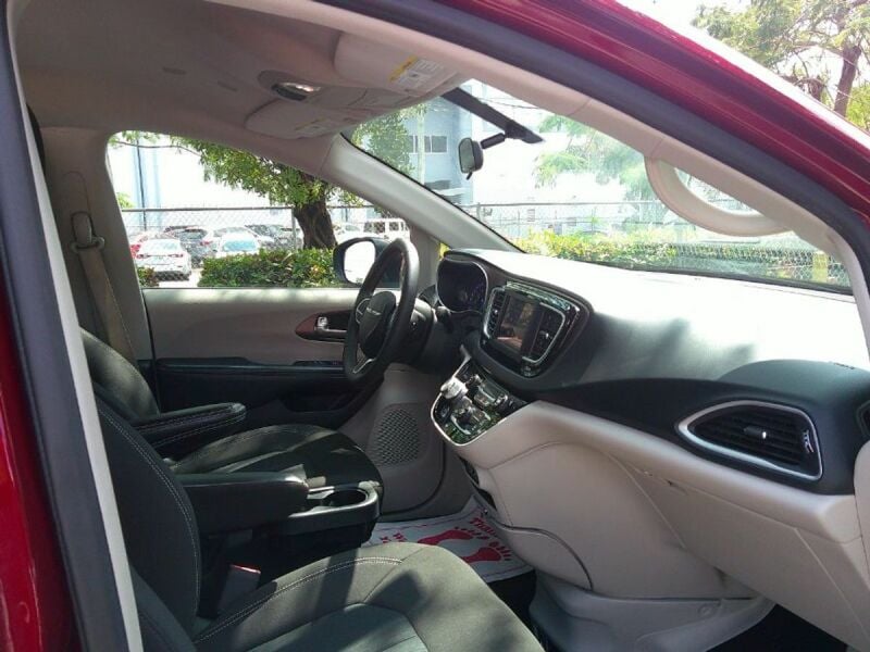 2022 Chrysler Voyager