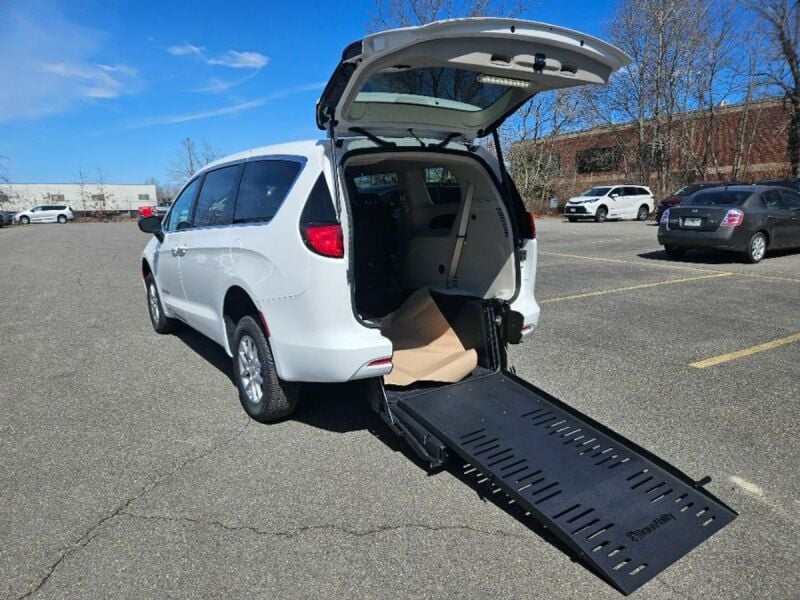2024 Chrysler Voyager