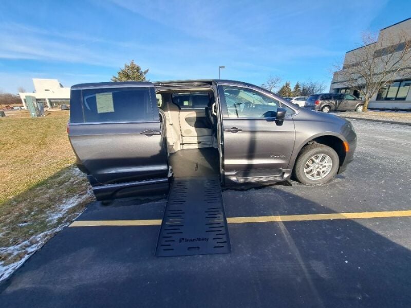 2022 Chrysler Voyager