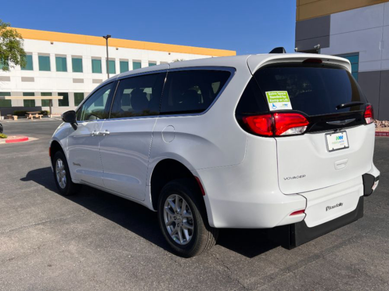 2023 Chrysler Voyager