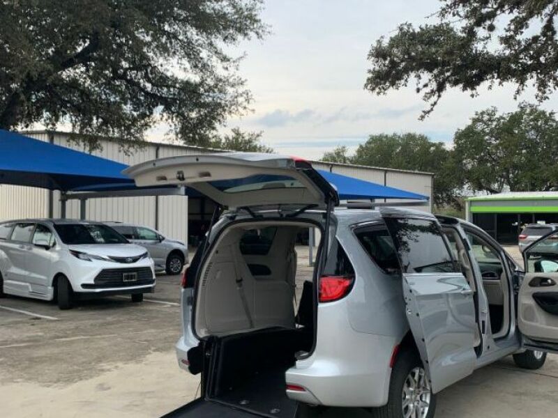 2022 Chrysler Voyager