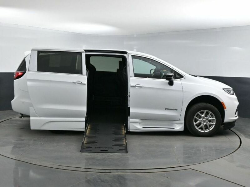 2025 Chrysler Pacifica