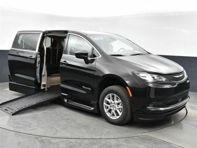 2023 Chrysler Voyager