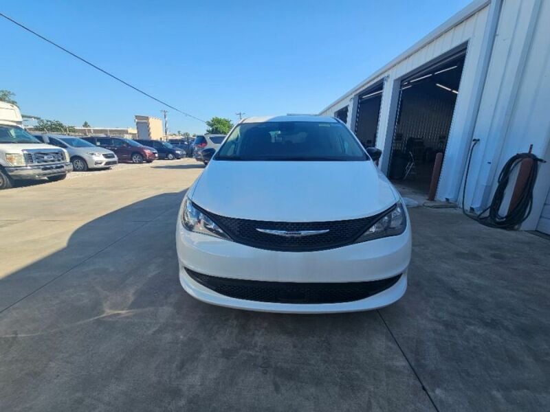 2024 Chrysler Voyager