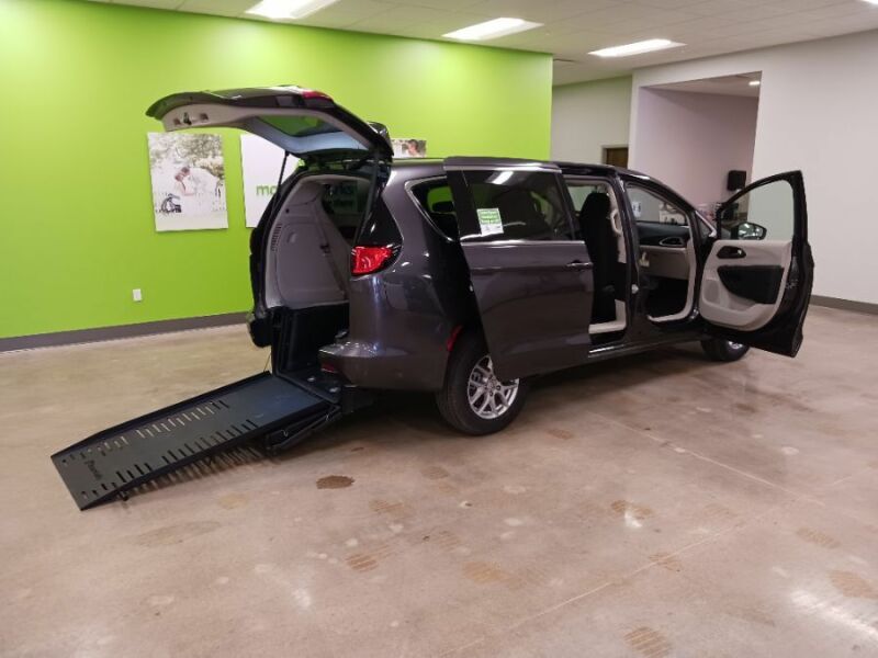 2022 Chrysler Voyager