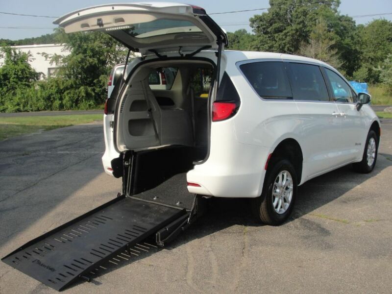 2023 Chrysler Voyager