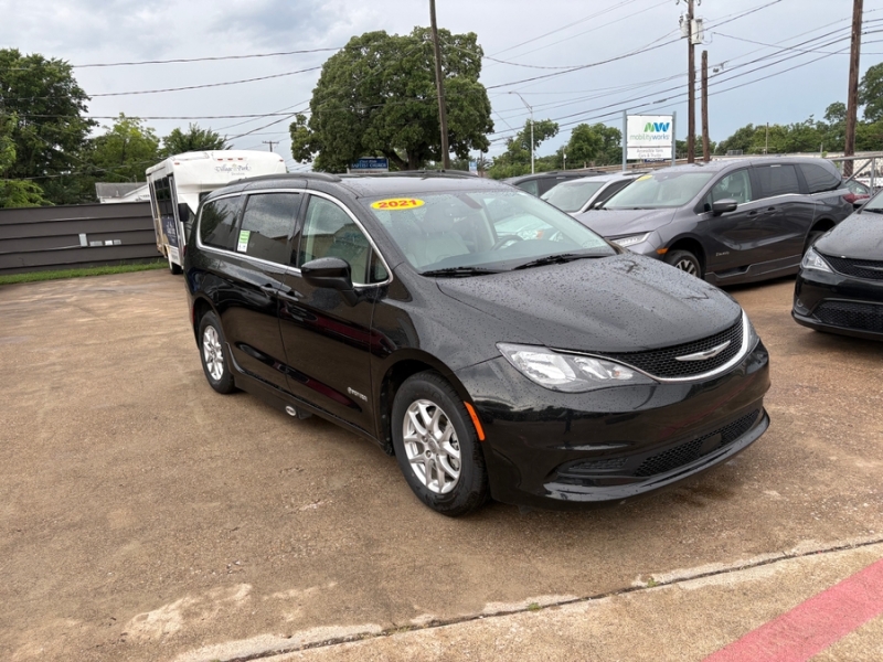 2021 Chrysler Voyager