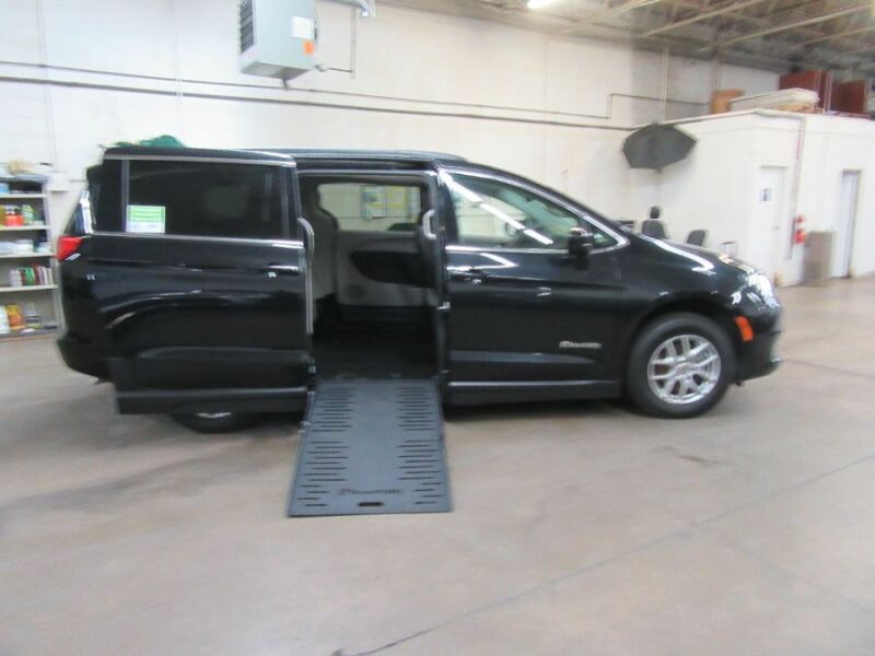 2020 Chrysler Voyager
