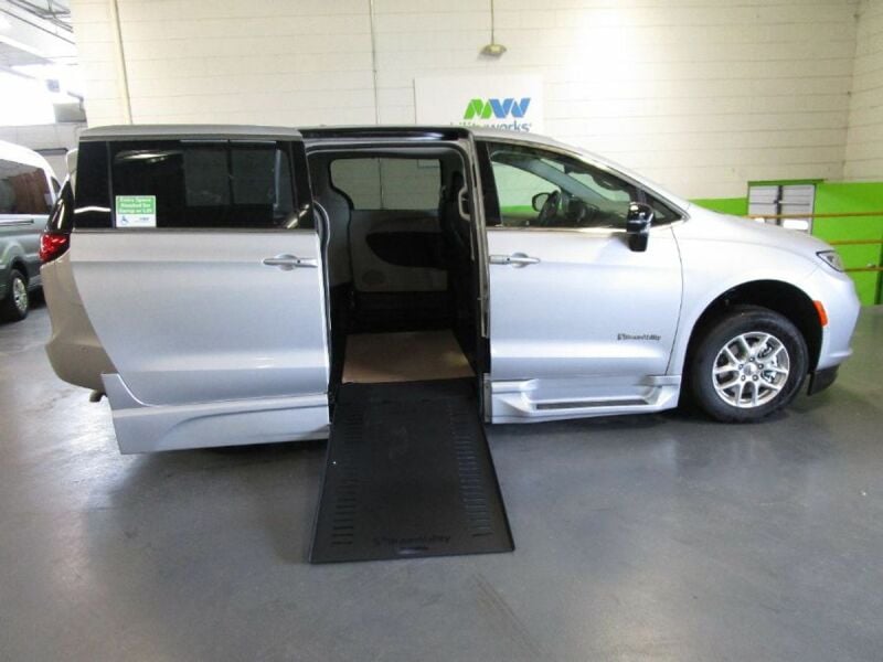 2024 Chrysler Pacifica