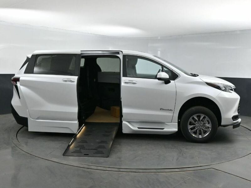 2025 Toyota Sienna