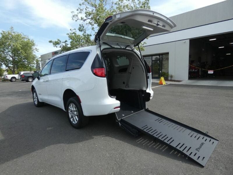 2024 Chrysler Voyager