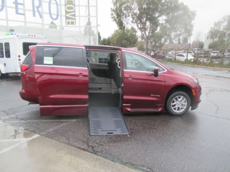 2022 Chrysler Voyager