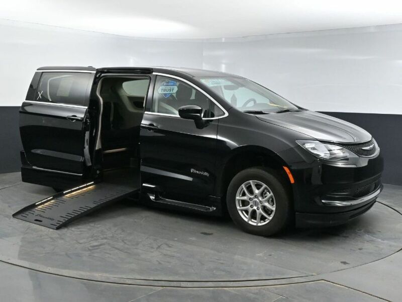 2024 Chrysler Voyager