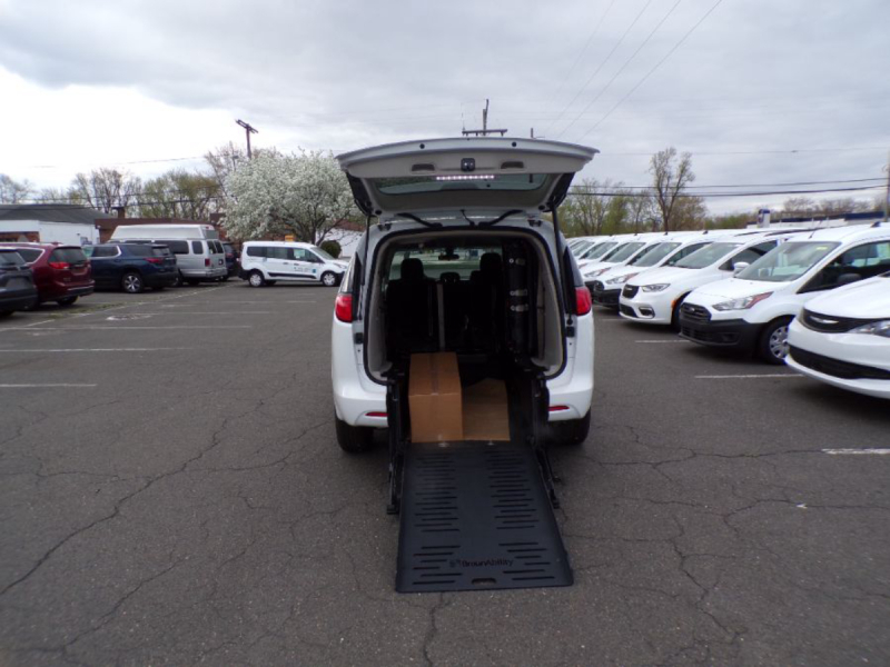 2022 Chrysler Voyager