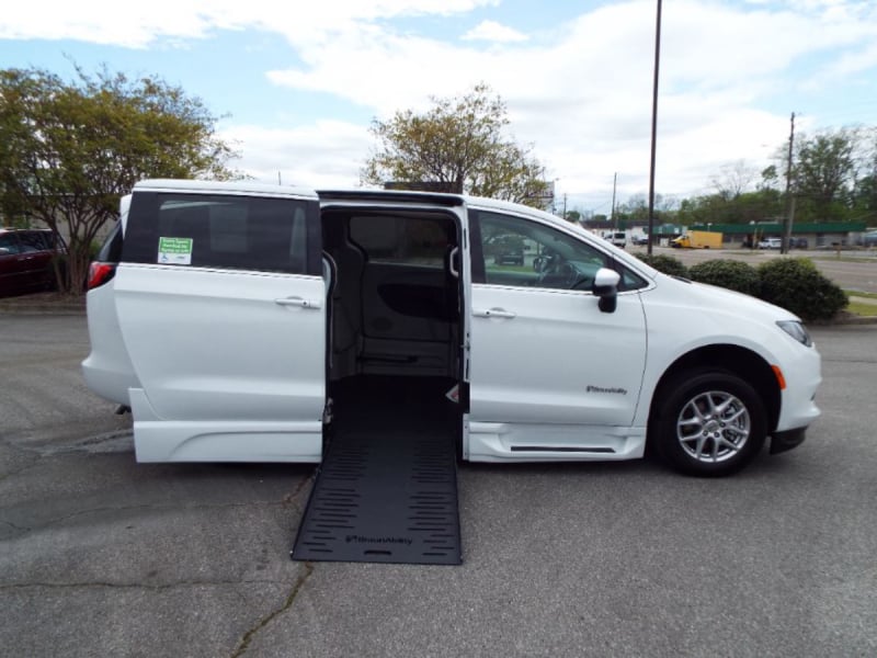 2023 Chrysler Voyager