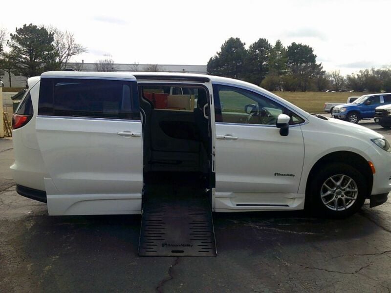 2022 Chrysler Voyager