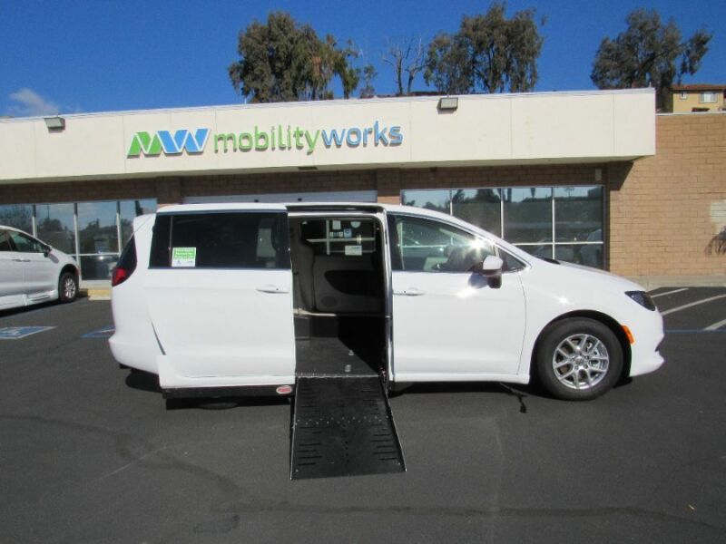 2022 Chrysler Voyager