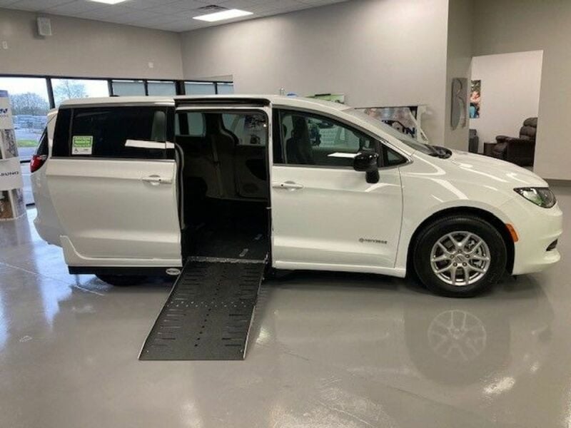 2024 Chrysler Voyager