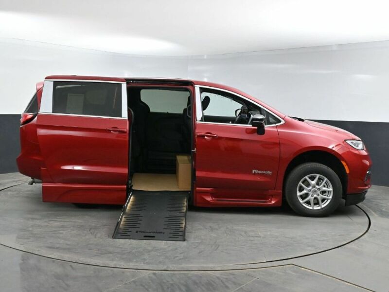 2025 Chrysler Pacifica