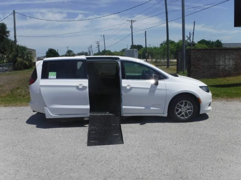 2024 Chrysler Voyager