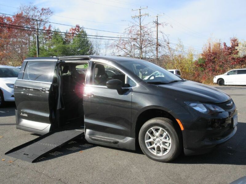 2022 Chrysler Voyager