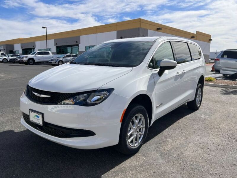 2023 Chrysler Voyager