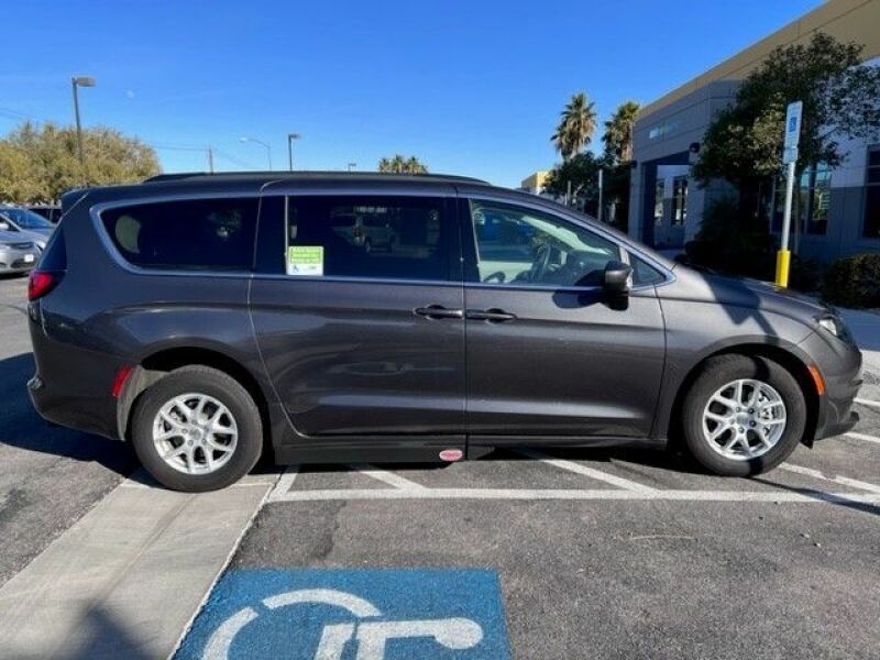 2020 Chrysler Voyager