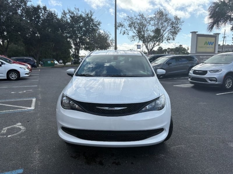 2022 Chrysler Voyager