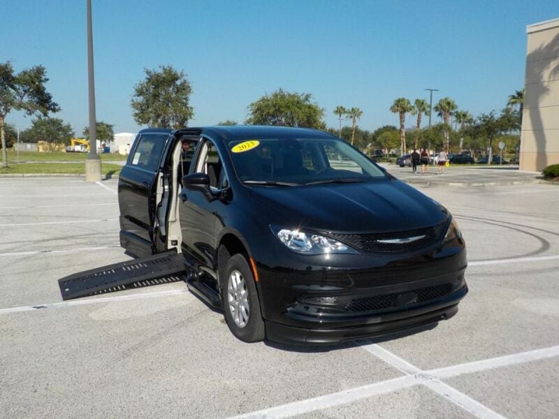 2023 Chrysler Voyager