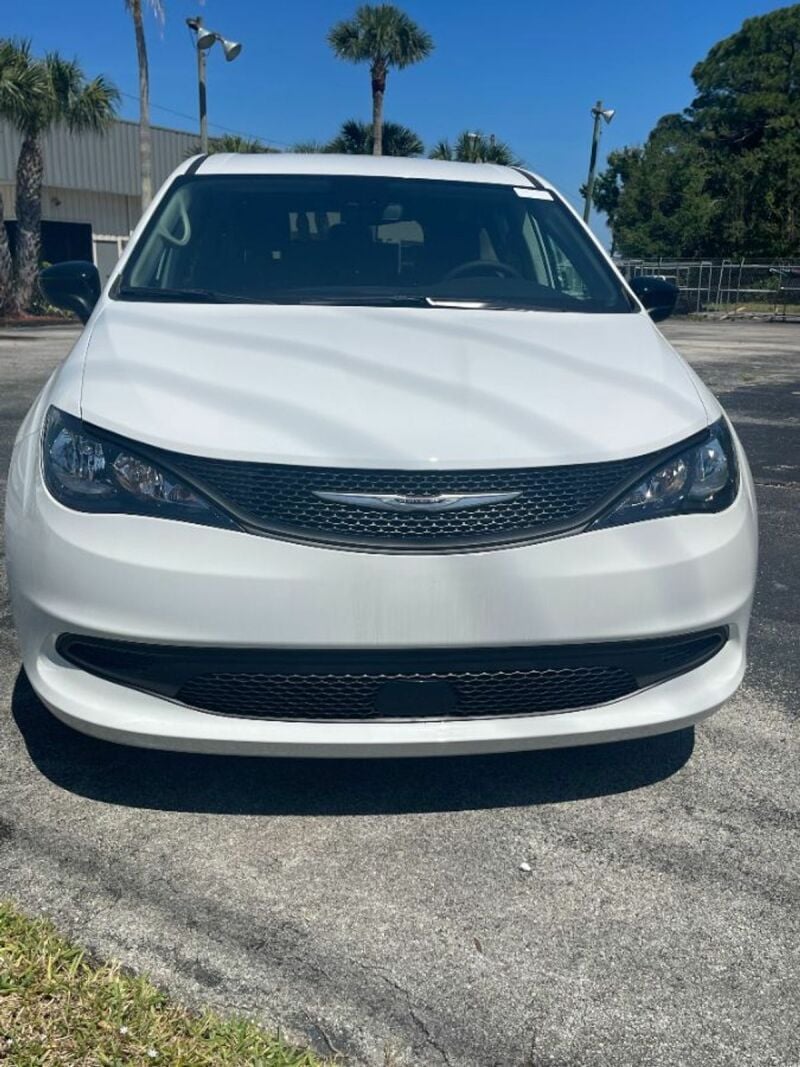 2024 Chrysler Voyager