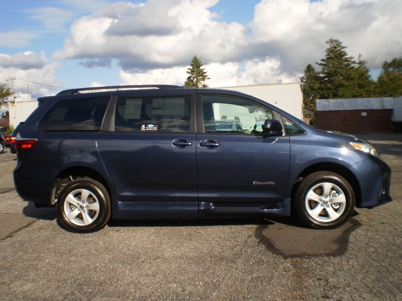 2020 Toyota Sienna LE