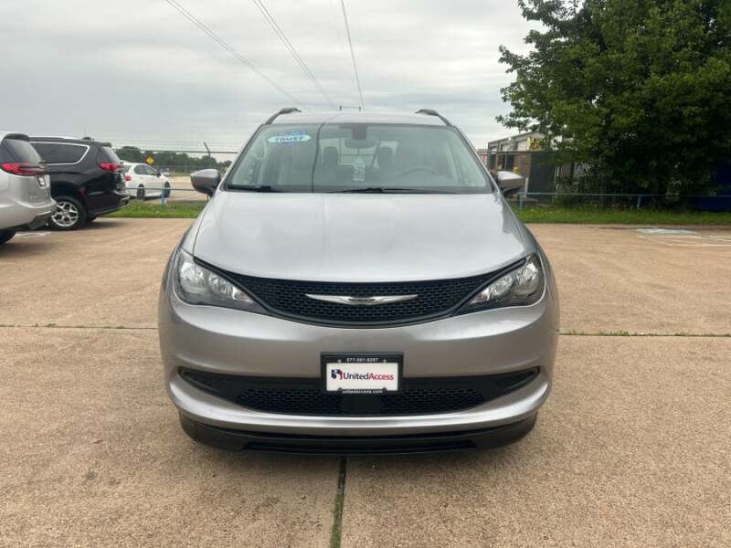 2021 Chrysler Voyager