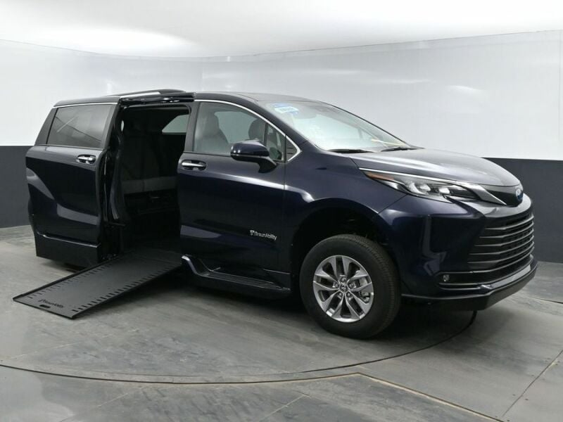 2025 Toyota Sienna Hybrid