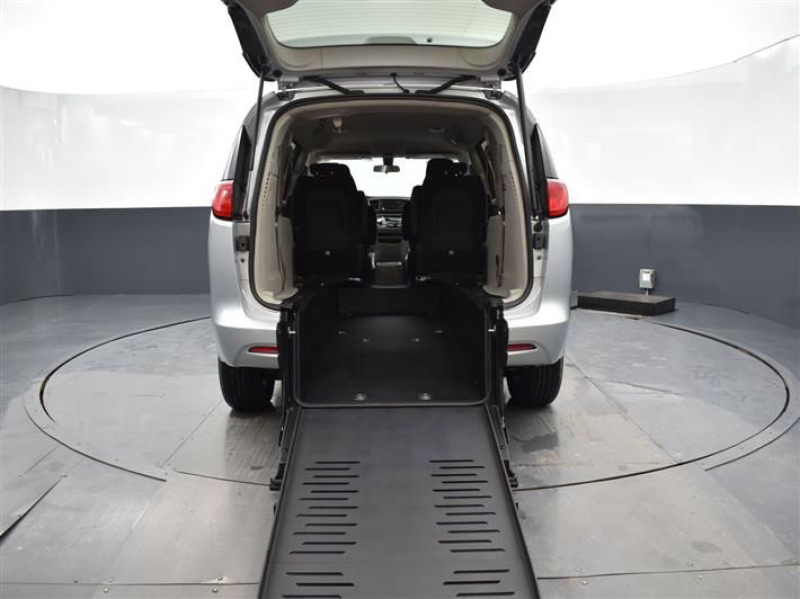 2022 Chrysler Voyager