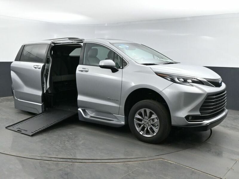 2025 Toyota Sienna Hybrid