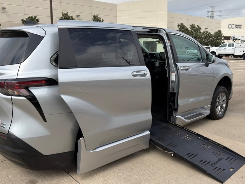 2024 Toyota Sienna Hybrid