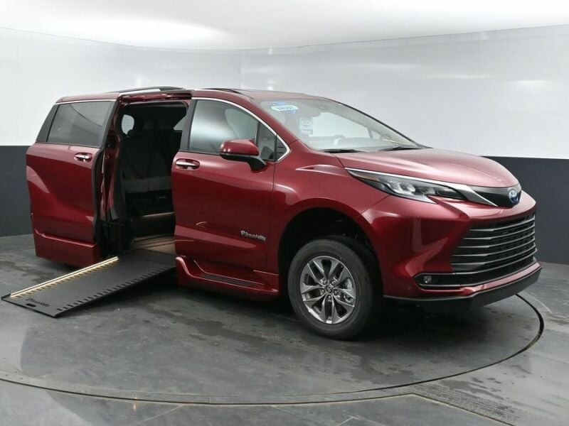 2025 Toyota Sienna Hybrid