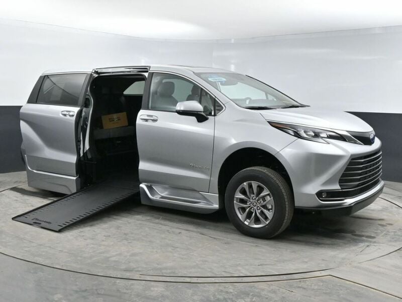 2025 Toyota Sienna Hybrid