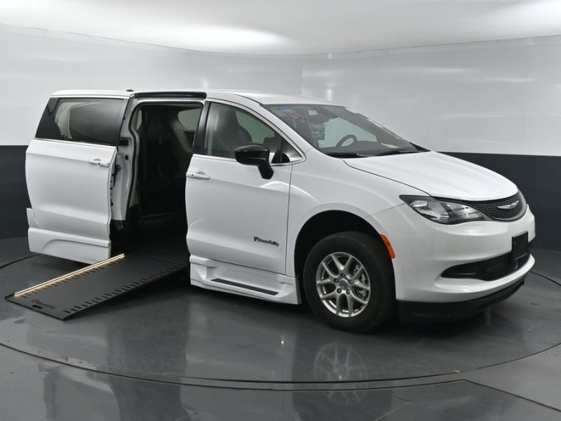 2024 Chrysler Voyager