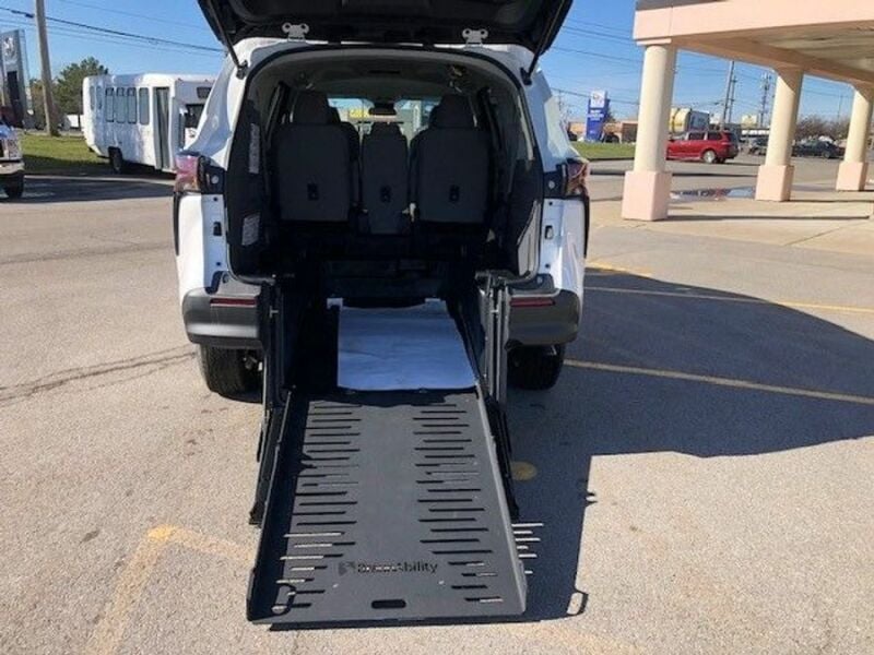 2025 Toyota Sienna Hybrid