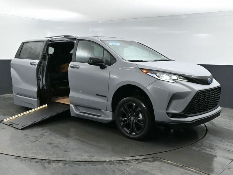 2025 Toyota Sienna Hybrid